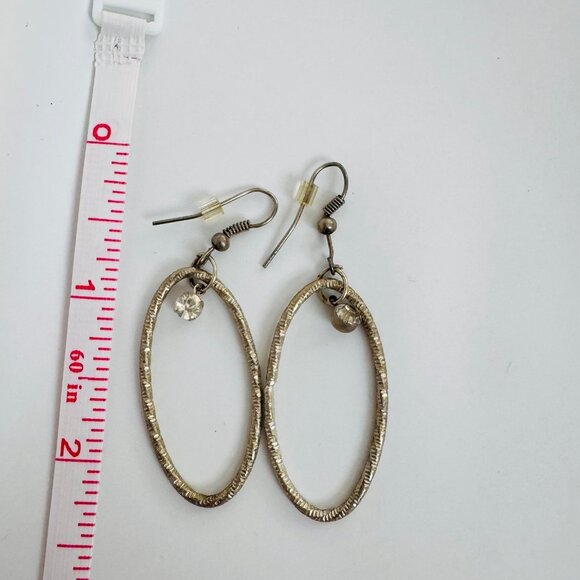 Vintage textured oval hoop dangling earrings - Picture 4 of 4